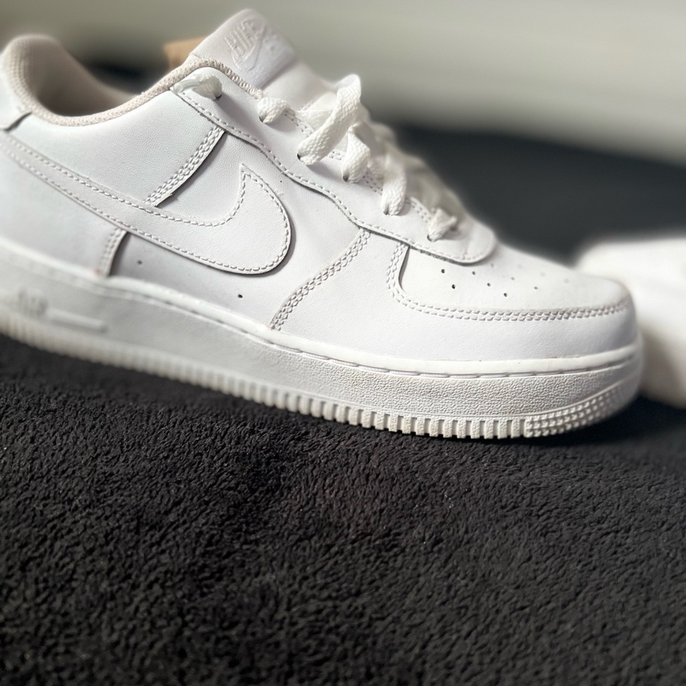 White AF1 - Picture 4 of 7